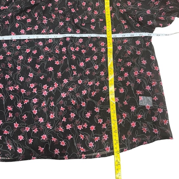 Elizabeth and James Blouse Sz M Woman’s High Neck Black Pink Floral Ribbed Sheer - Picture 9 of 16